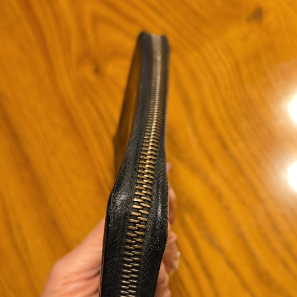 Louie Vuitton Damier Black Leather Wallet - Picture 5 of 13